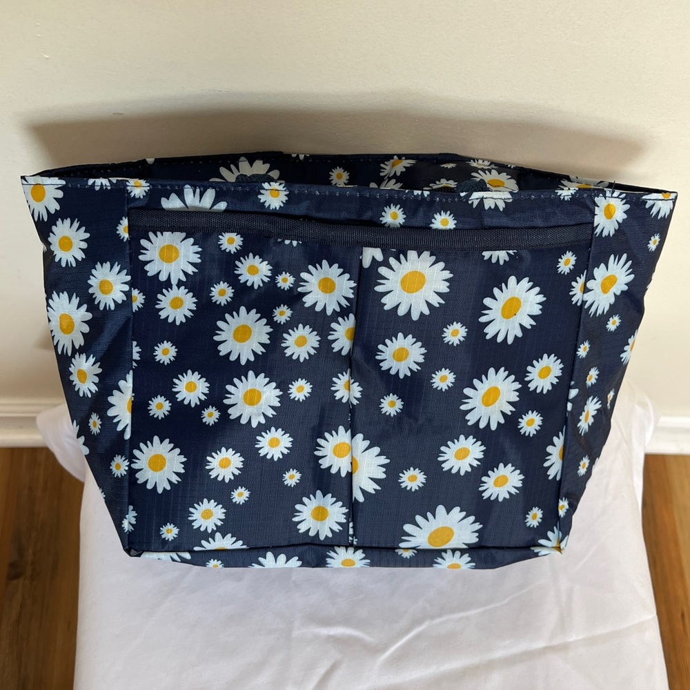 Lunch bag- insulated, NIB, navy with daisy print, open interior, keep foods cold - Picture 8 of 9